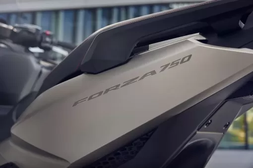 493065-25ym-honda-forza-750.jpg