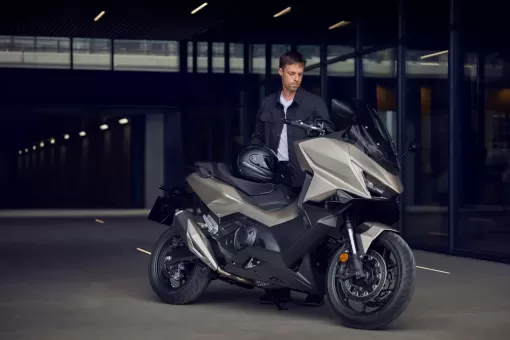 493070-25ym-honda-forza-750.jpg